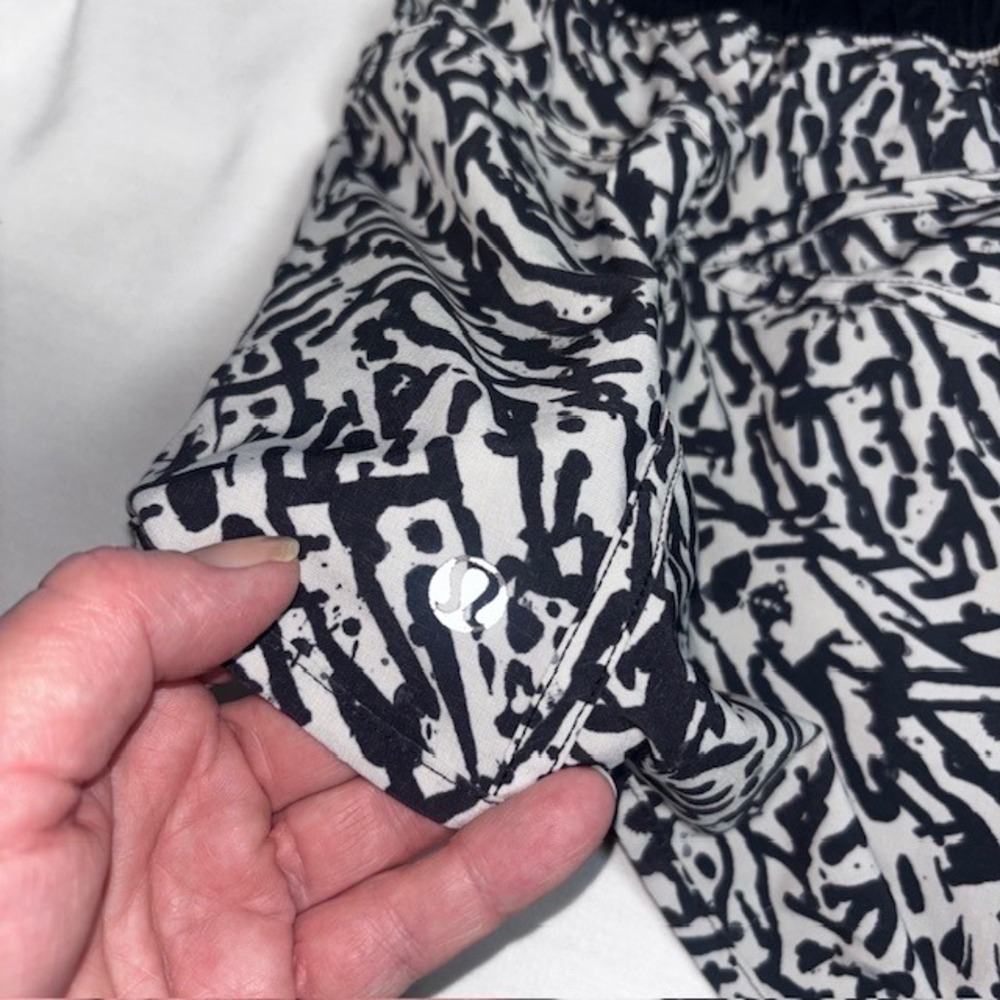 Lululemon Tracker Short V Black White Animal Print Running Shorts Size 10 - Picture 3 of 5